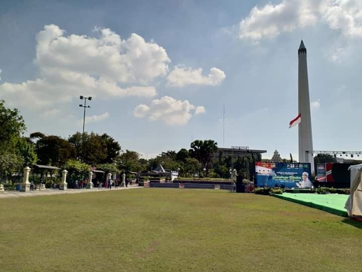 Photo by Ari. Kota Surabaya. Tugu Pahlawan