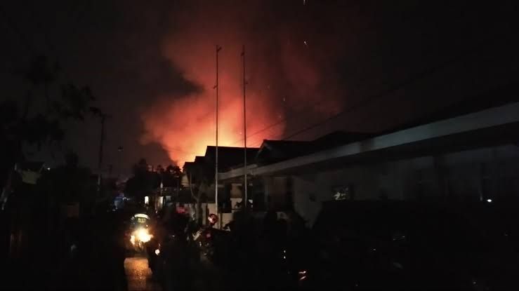 Kebakaran di Teluk Dalam Banjarmasin (kanalkalimantan.com)