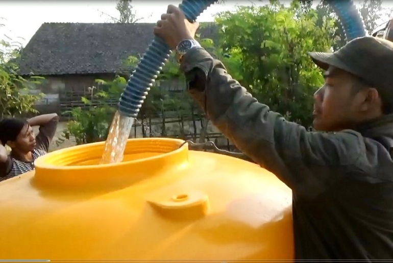 Dropping air bersih oleh BPBD Kabupaten Nganjuk