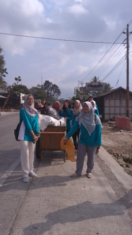 Aksi Nyata Pungut sampah Word Clean -UP Day (WCD)STIKes Ibnu Sina Ajibarang (dokpri)