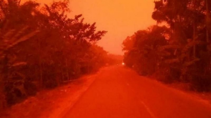 Langit merah di Muaro Jambi, akibat dari Karhutla yang berkepanjangan. (https://www.law-justice.co )