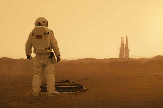 Roy McBride di Planet Mars sumber: 20th Century Fox 