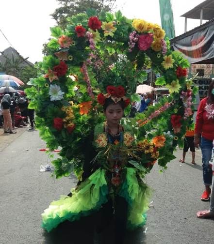 Anak-anak peserta Karnaval Malang (dokumentasi pribadi)