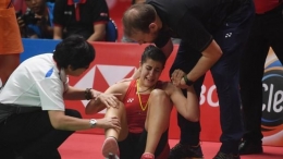 Carolina Marin saat cedera di final Indonesia Masters 2019/Foto: Bola.com