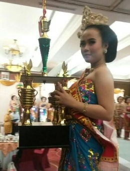 Raras dengan piala Juara 3 Pra Remaja Citra Putri Jateng 2019