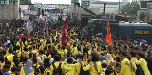 Demo mahasiswa di Senayan (dok. kompas.com)