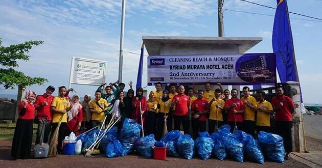 Aksi Bersih Pantai dan Masjid para Karyawan Kryiad Muraya Hotel Aceh (Doc Humas Kyriad Muraya Hotel Aceh)