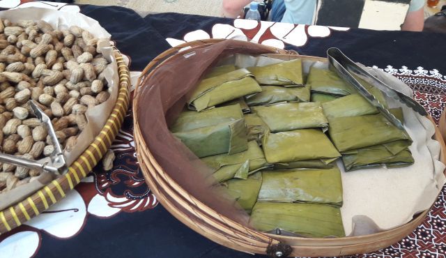 Abis mendaki makan rebus-rebusan dan teh hangat (dokpri)