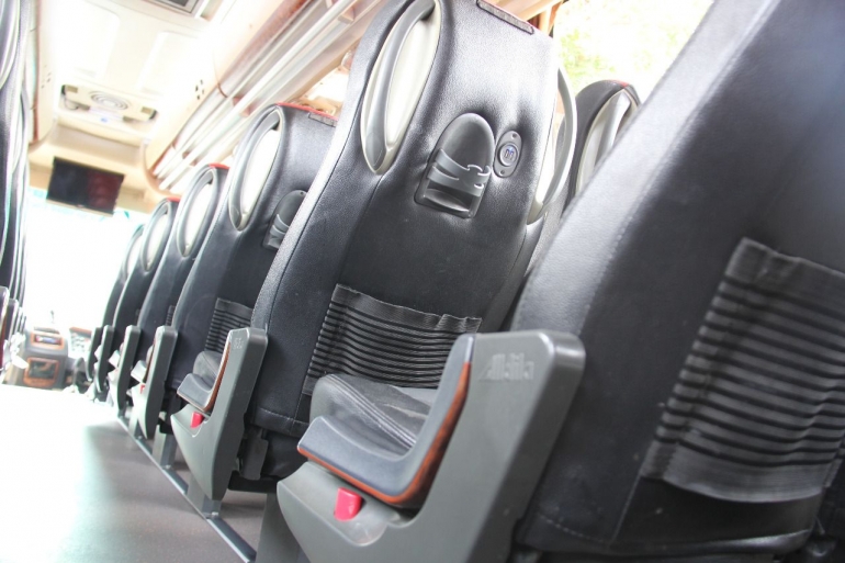 Ilustrasi Bus Seat 2-1