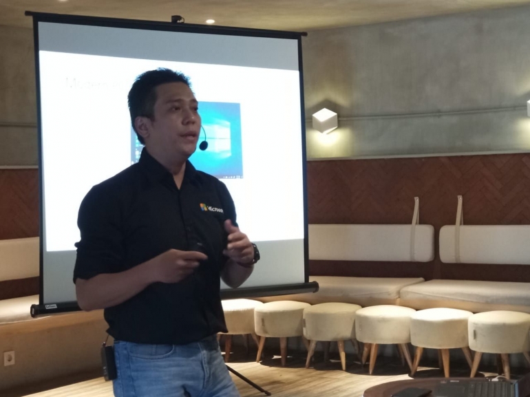 Deskripsi : Hadi Gunawan, Consumer Master Trainer, Microsoft Indonesia I Sumber Foto : dokpri