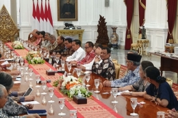 Presiden Joko Widodo mengundang puluhan tokoh ke Istana Kepresidenan, Jakarta, Kamis (26/9/2019). Jokowi membahas sejumlah hal dengan para tokoh, salah satunya terkait aksi unjuk rasa mahasiswa menolak UU KPK hasil revisi.(KOMPAS.com/Ihsanuddin)