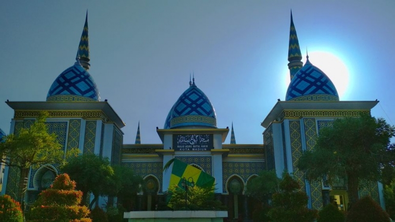 Masjid Agung Baitul Hakim Madiun | Foto adalah koleksi pribadi