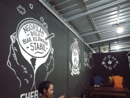 Quote macam ini pun sering ditemui di warung kopi ber-WIFI saat ini (dokpri)