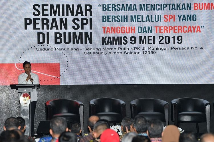 Menteri BUMN Rini Soemarno memberikan pengarahan dalam Seminar Peran Satuan Pengawasan Intern (SPI) BUMN di kantor KPK, Jakarta, Kamis (9/5/2019). | Sumber: ANTARA FOTO/Sigid Kurniawan