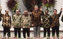 Batik yang dipakai 18 Kepala Negara Peserta APEC | Sumber : Indonesianbatik.id