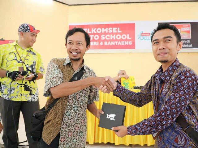 Penyerahan hadiah doorprize | dokpri