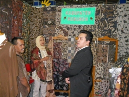 Batik Tanuraksan pamer di ajang bergengsi Inacraft 2010. Dokumen Pribadi.