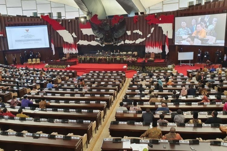 711 orang anggota DPR dan DPD untuk periode tahun 2019-2024 guna mewakili kepentingan 277 juta rakyat Indonesia  (Sumber: Kompas.com/Ihsanuddin).