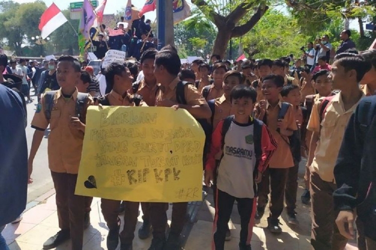 Demo Pelajar di Pamekasan (Kompas.com)