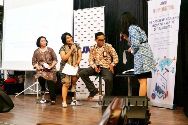 Talkshow. Doc:Riana Dewie.