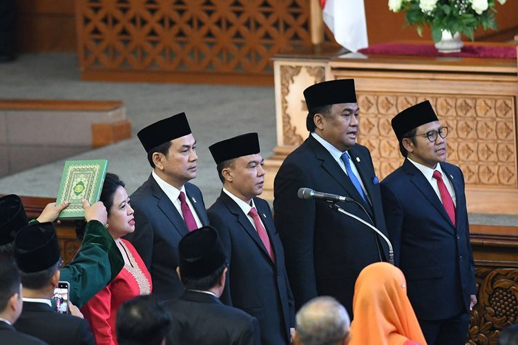 Puan Maharani Dilantik Menjadi Ketua DPR RI Periode 2019 -- 2024 | Sumber gambar : www.kompas.com