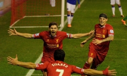 Steven Gerrard dan Suarez (Foto Liverpoolfc.com) 