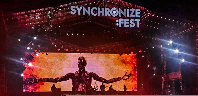 Barasuara membawakan lagu Guna Manusia di Synchronize Fest 2019 (Dokpri)