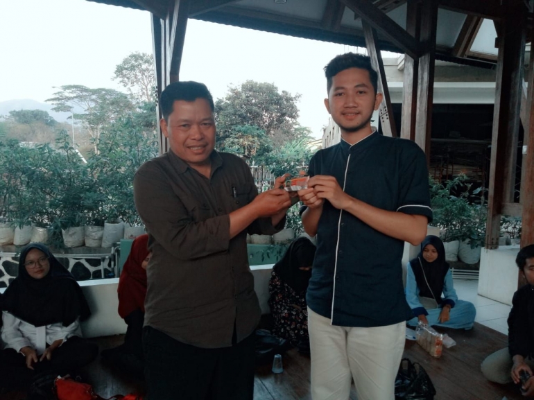 Ketua PDMA Bandung dan Ketua HIMMA UIN Bandung/sumber: dokpri