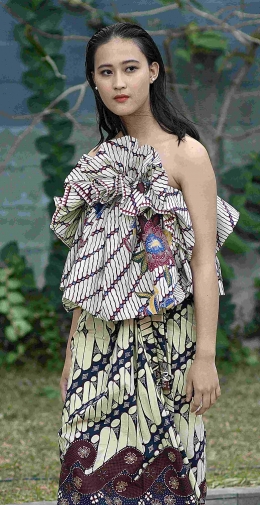 Model dengan batik.dokpri.