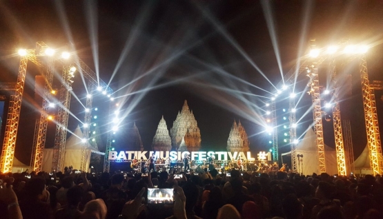 Panggung megah Batik Music Festival - Yovie and His Friends (dok. pri)