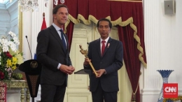 Jokowi dengan Mark Rutte, Perdana Menteri Belanda di Istana Merdeka pada tahun 2016 lalu (cnnindonesia.com).
