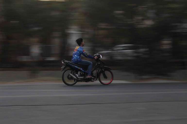 Panning | Sumber: Dokumentasi pribadi | ISO 1600 1/40 sec. f/7,1 47 mm | DSLR Canon EOS 700D