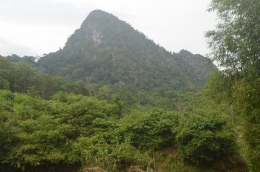 Gunung Kantawan, satu ikon pariwisata di Loksado, Kabupaten Hulu Sungai Selatan, Kalimantan Selatan. (foto : akhmad husaini)