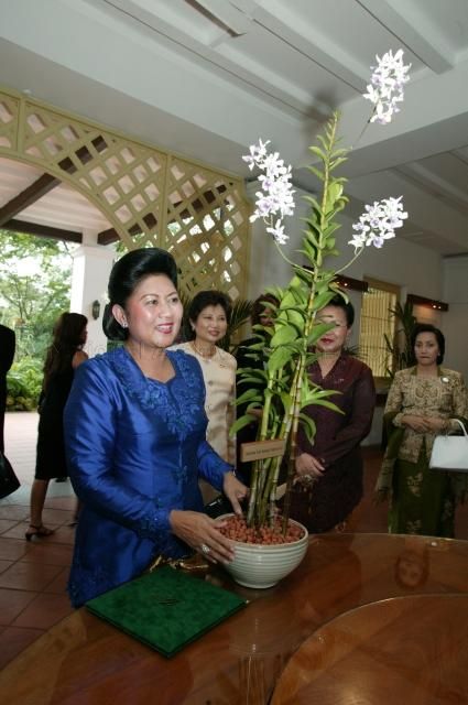Bu Ani Yudhoyono (Alm) bersama Angreknya, sumber poto : nas.gov.sg