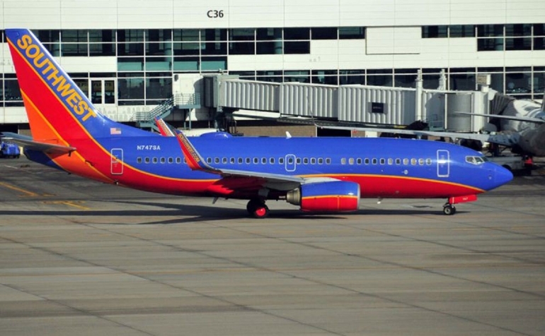 Boeing 737-700 Southwest Airline (https://www.nydailynews.com)