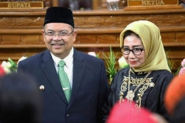 Bupati Kutai Timur Ismunandar dan istrinya Encek UR Firgasih Ketua DPRD Kutim | KOMPAS.com