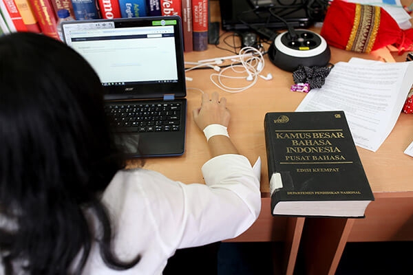 Salah satu tahap dalam penyusunan KBBI edisi kelima di kantor Badan Bahasa, Rawamangun, Jakarta Timur, Selasa (18/10/2016). Kompas.com/Garry AL.