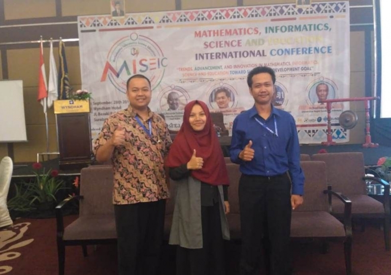 Foto: Tim Dosen Pengabdian Masyarakat Fisika Universitas Gajayana Malang di International Conference acara MISEIC 2019 Hotel Whindham Surabaya.