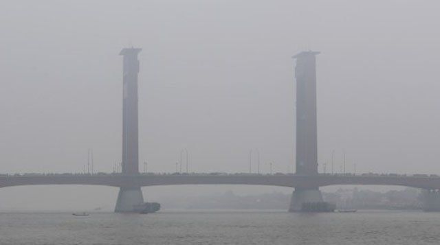 Jembatan Ampera siang ini 10.20 (twitter.com @rhntaa_).