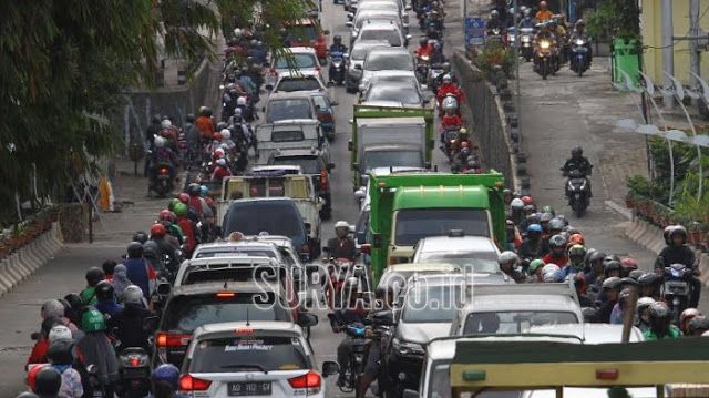 Kemacetan di wilayah Ranugrati Sawojajar. Wilayah ini juga menyumbang kemacetan parah di Kota Malang.| Sumber: Surya/Hayu Yudha Prabowo