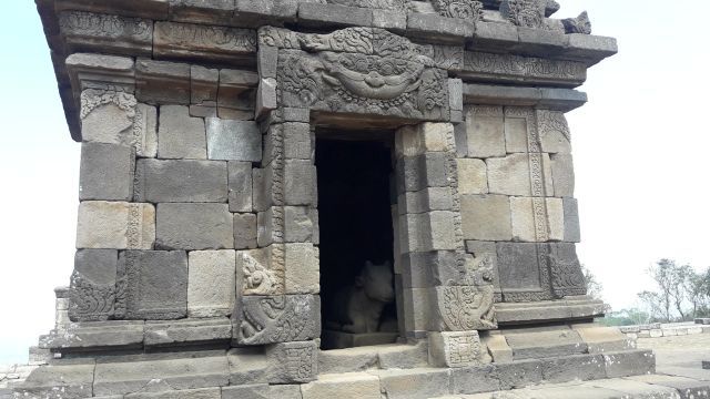 Ada arca lembu Nandini di salah satu candi (dokpri)