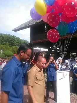 Pelepasan Balon oleh Kadisbudpar Aceh Jamaluddin bersama Kepala UPTD Museum Aceh Mudha Farsyah