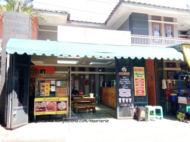 Kedai El Kasio, jalan Jupiter Barat , Bandung