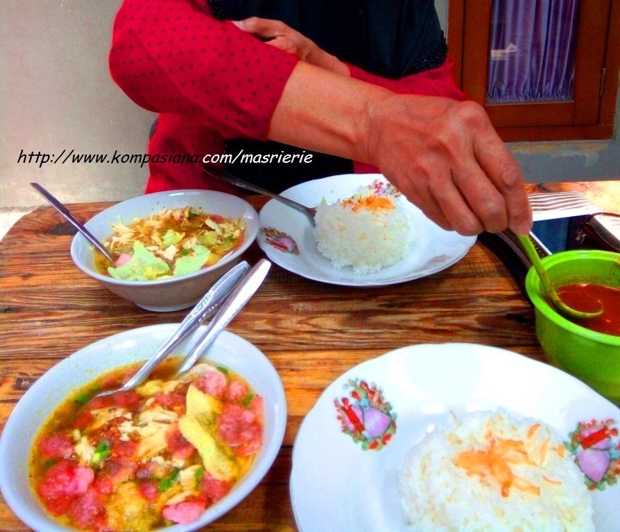 Soto Sokaraja di Kedai El Kasio , belakang Metro Indah Mall, Bandung Timur.&nbsp;