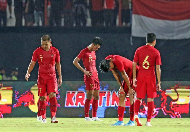 Timnas Indonesia kembali kalah di Kualifikasi Piala Dunia 2022. Tadi malam, Timnas dipermalukan Vietnam 1-3 di Gianyar, Bali. Ini menjadi kekalahan beruntun keempat Timnas. Harapan lolos ke Piala Dunia pun ambyar/Foto: Chandra Satwika/Jawa Pos
