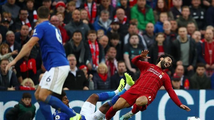 Mohamed Salah ditekel brutal di pekan ke 8, Liverpool vs Leicester City (sport.detik.com)