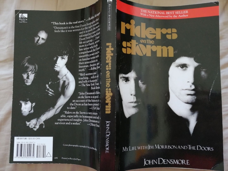 Buku yang menguak kisah The Doors dari sudut pandang sang drummer (foto: Derby Asmaningrum)
