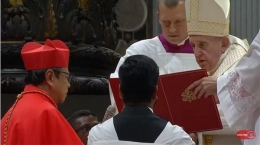 Uskup Keuskupan Agung Jakarta, Mgr. Ignatius Suharyo dilantik sebagai Kardinal oleh Paus Fransiskus di Vatikan, Roma, Italia (5/10/2019) | Gambar: tribunnews.com