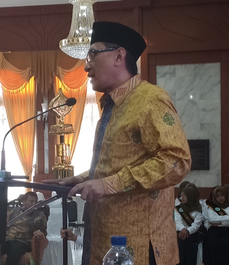 Dr. Hanif Saha Gafur memberikan Orasi Ilmiah di depan Civitas Akademika UNU Kalsel, di Banjarmasin