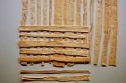 Proses pembuatan kertas papyrus (sumber; ancient.eu)